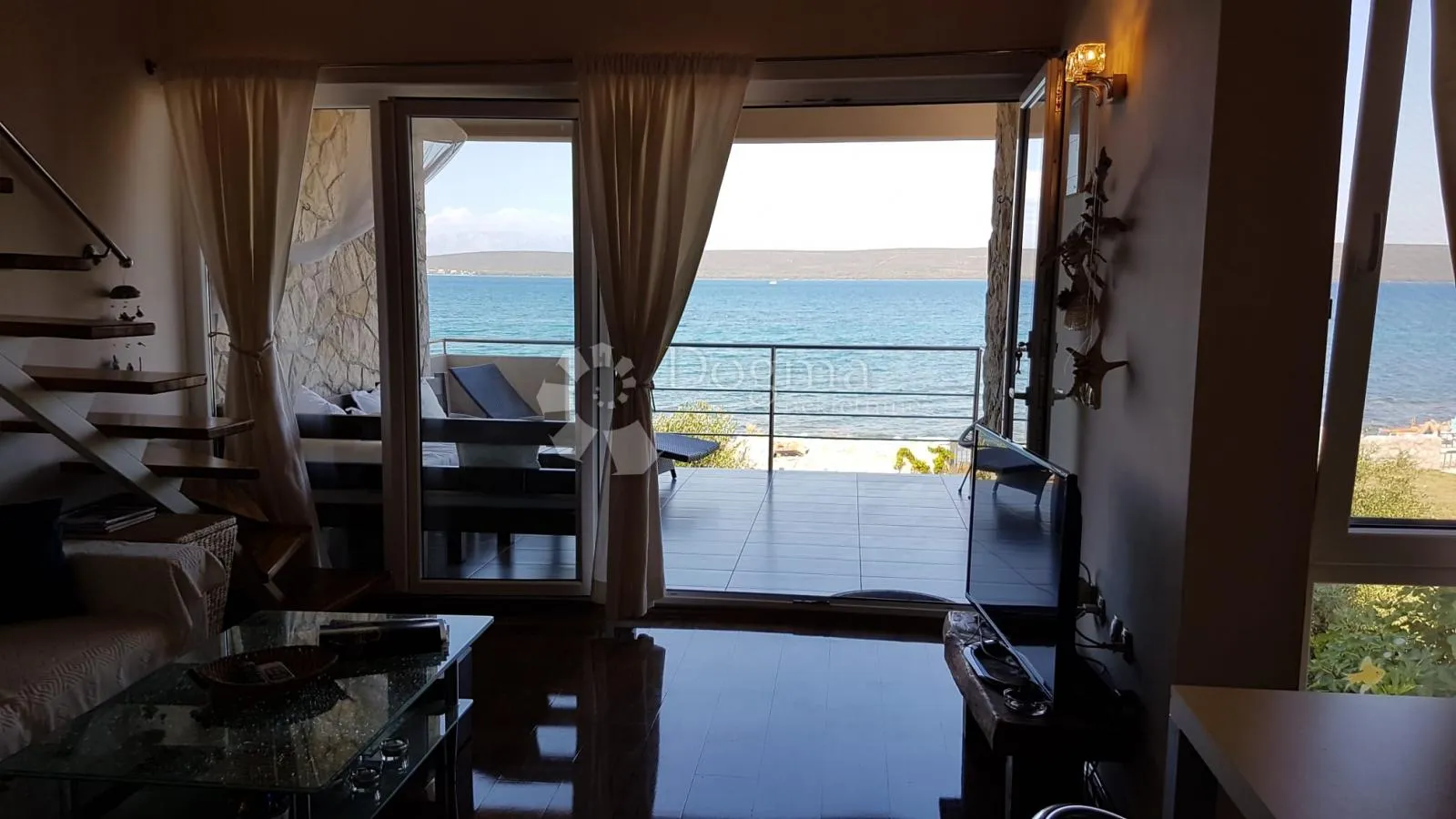 otok pašman, 1. red do mora – dvojna kuća s dva apartmana i direktnim izlazom na plažu - slika 2