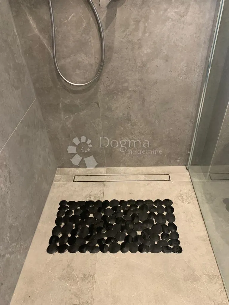 vodice-novogradnja sa garažom, 143m2 - slika 35