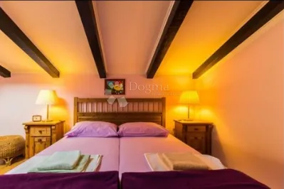 kuća u tisnom sa 3 apartmana, nekoliko metara od mora - slika 9