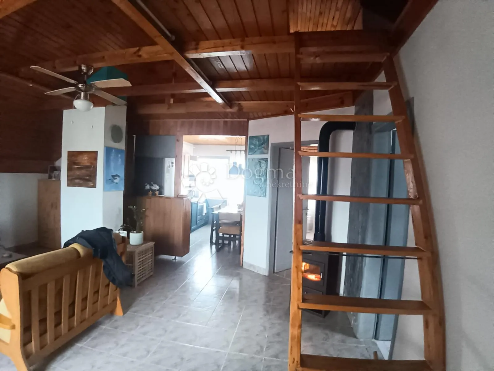 kuća u orahovici – 2 stana, garaža, podno grijanje - slika 4