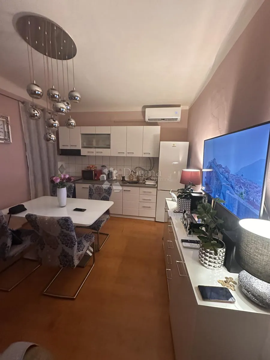 stan u centru zadra 41 m2 - slika 6