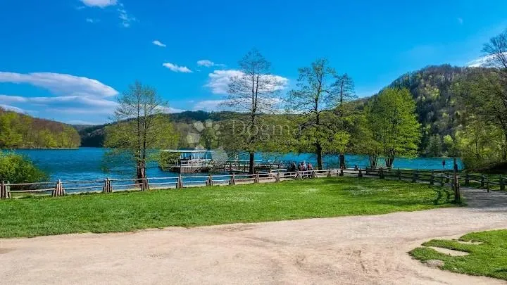 zemljište kod jezera kozjak, plitvice - slika 8