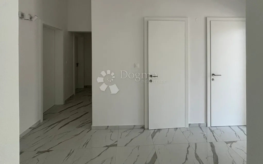 zambratija novo renovirana kuća sa bazenom - slika 8