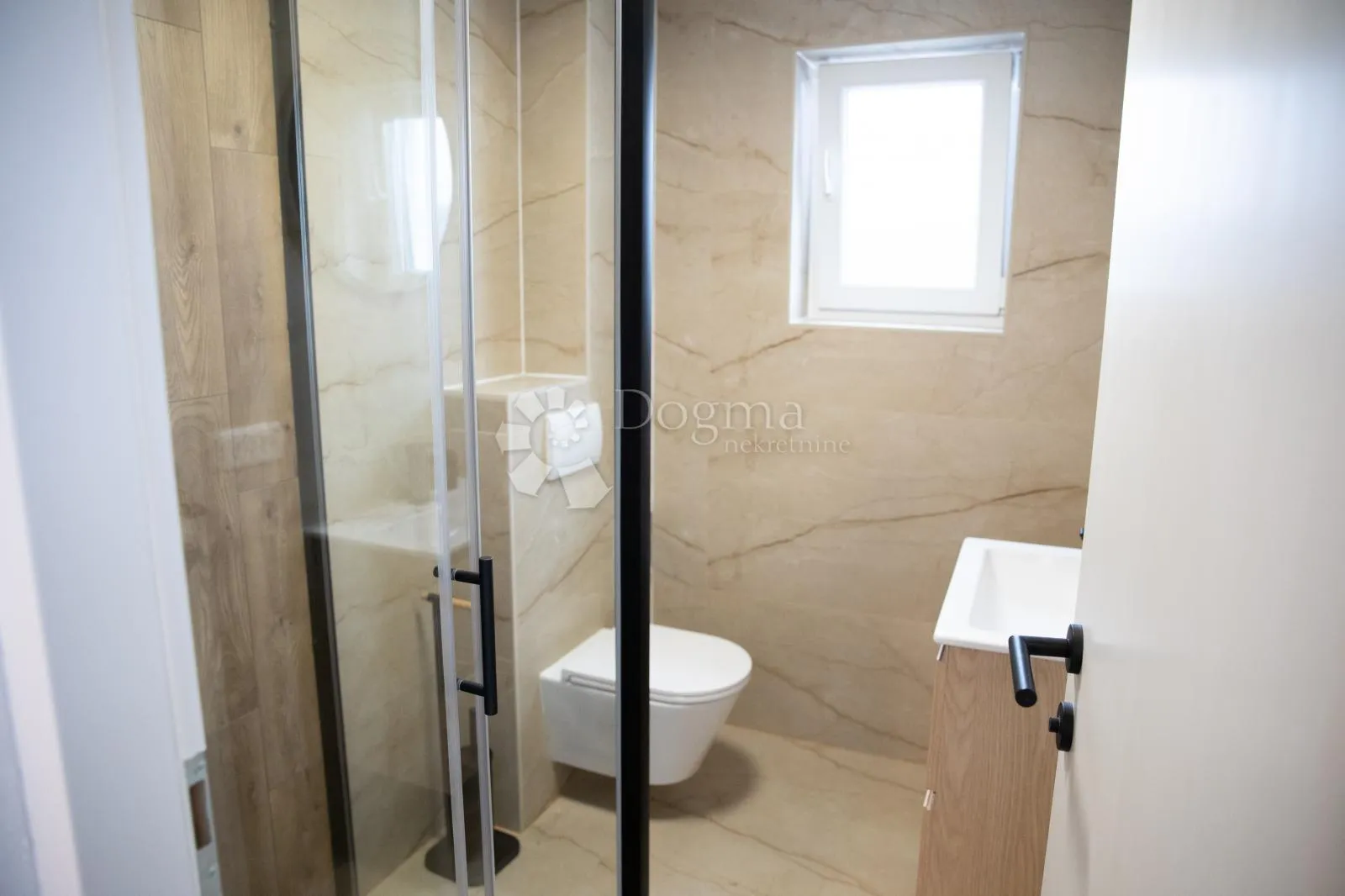 elegantno obnovljena kuća s pogledom – daruvar - slika 20
