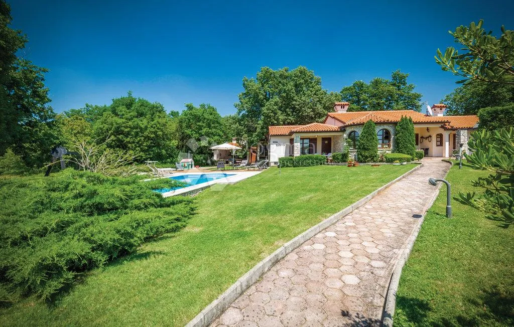 kamena kuća na šarmantnom imanju - slika 6