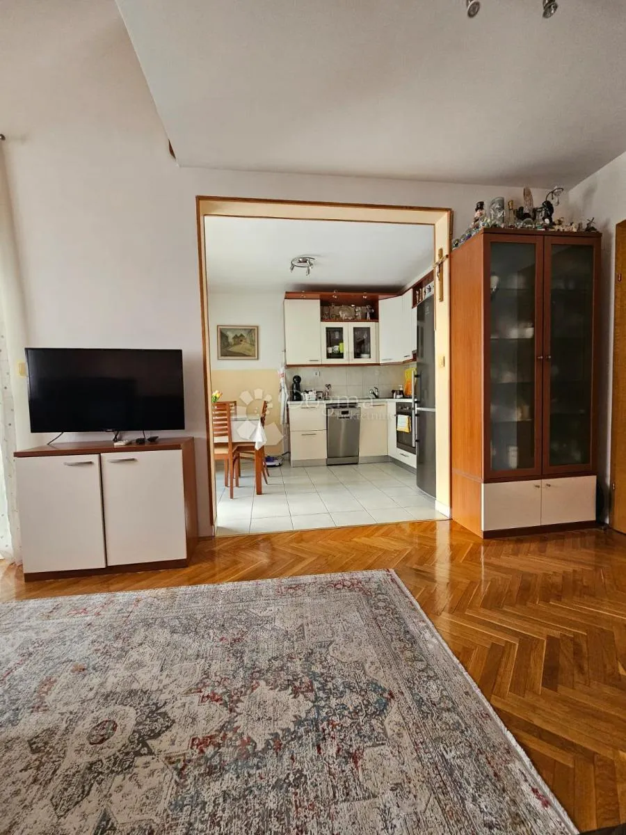 dvoetažni komforan stan s pogledom na more - slika 2