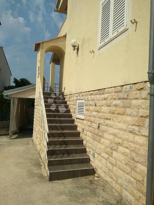 žaborić- predivna apartmanska kuća s pogledom na more - slika 7