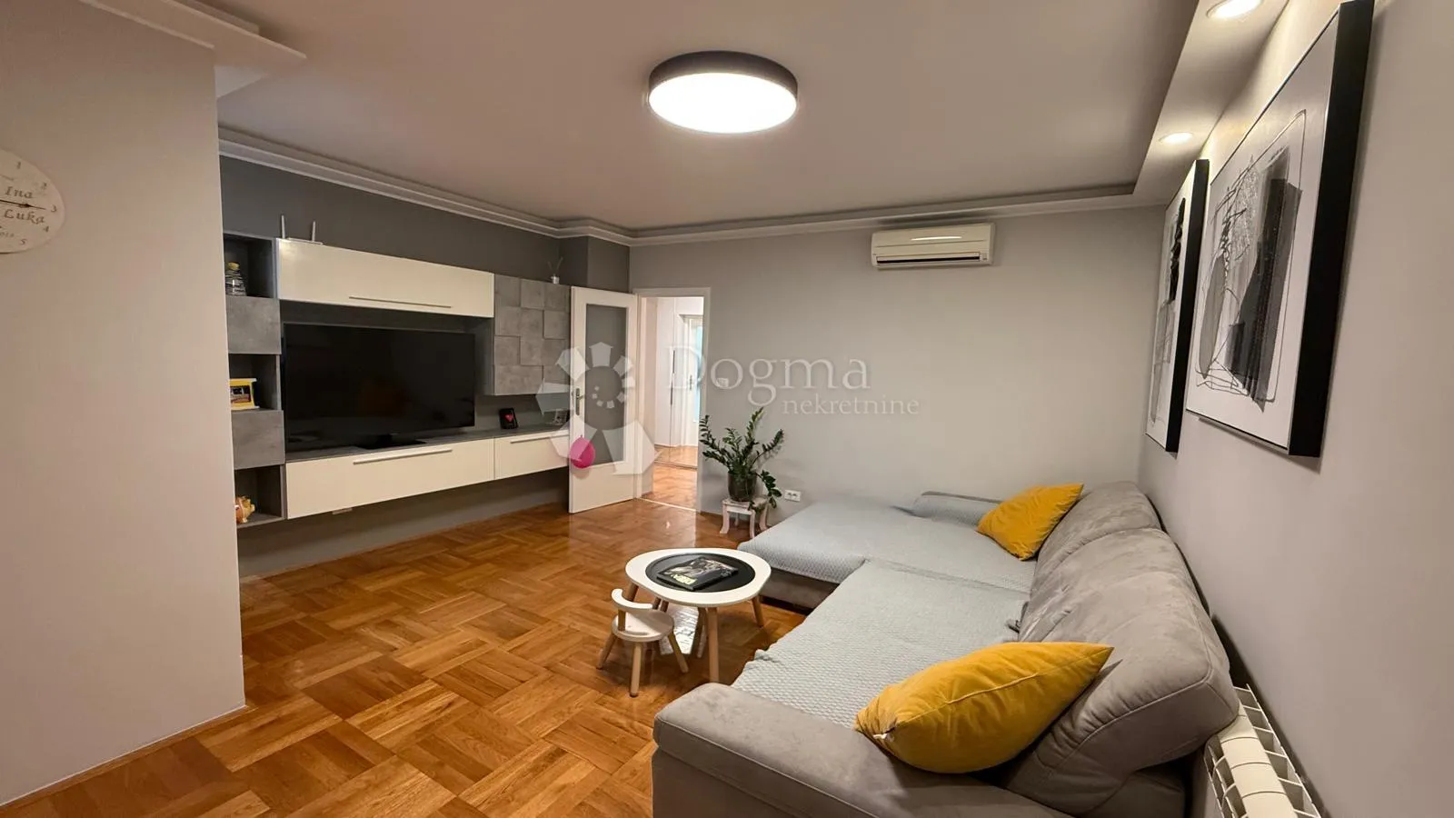 moderan renoviran stan - 5 minuta do mora! - slika 5