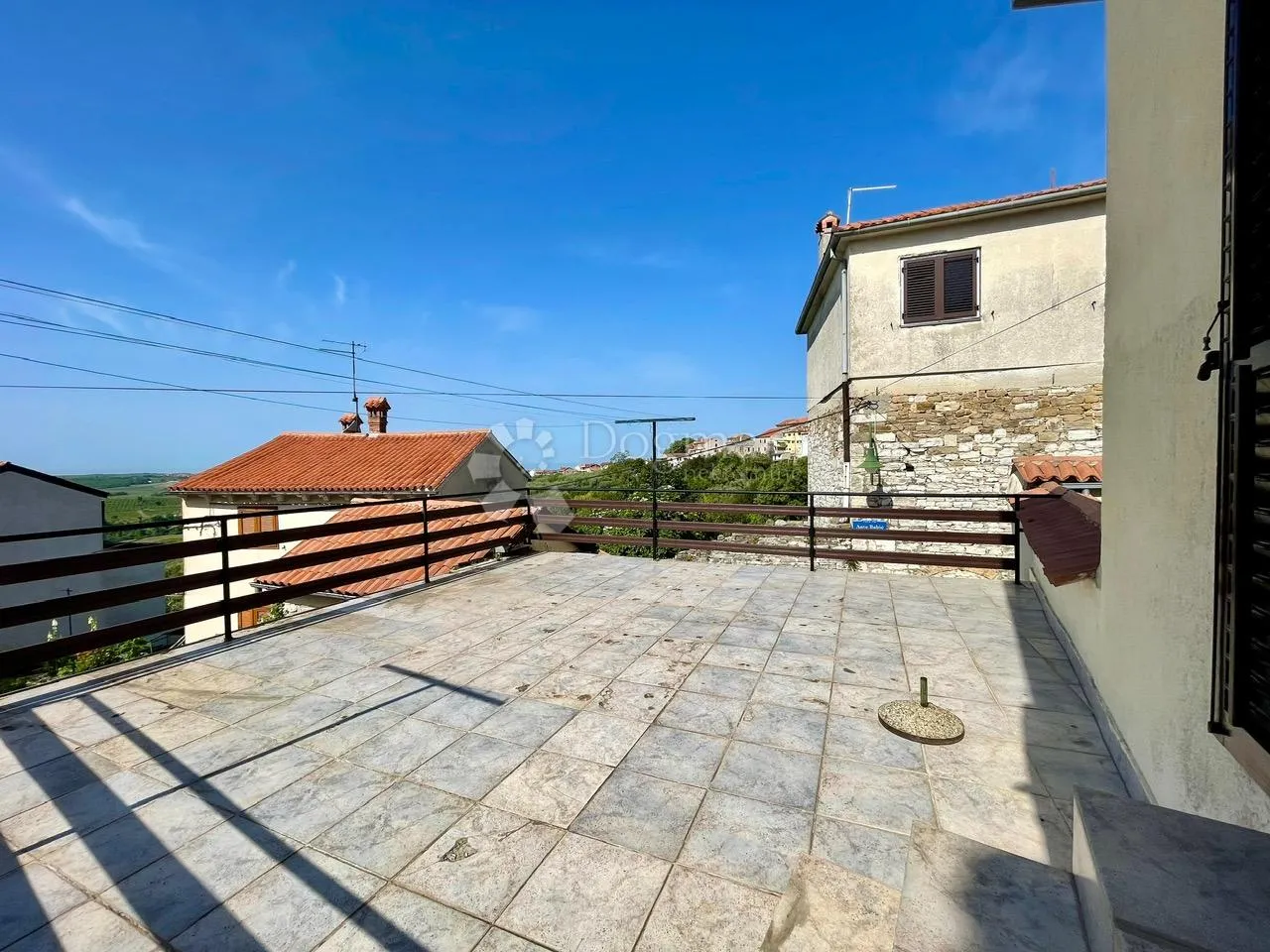 kuća, s restoranom u prizemlju, u centru buja - slika 34
