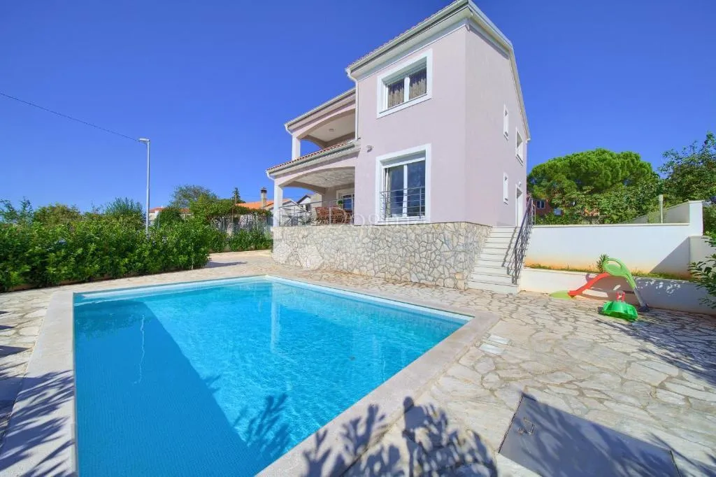 vila s bazenom kuća - slika 15