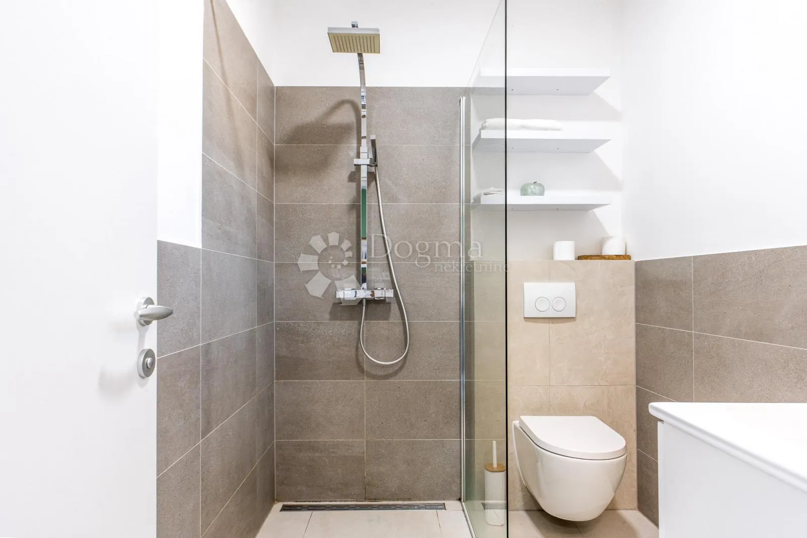 ekskluzivna nekretnina u kostreni – cijela etaža, apartman i velika garaža sa spremištima! - slika 11