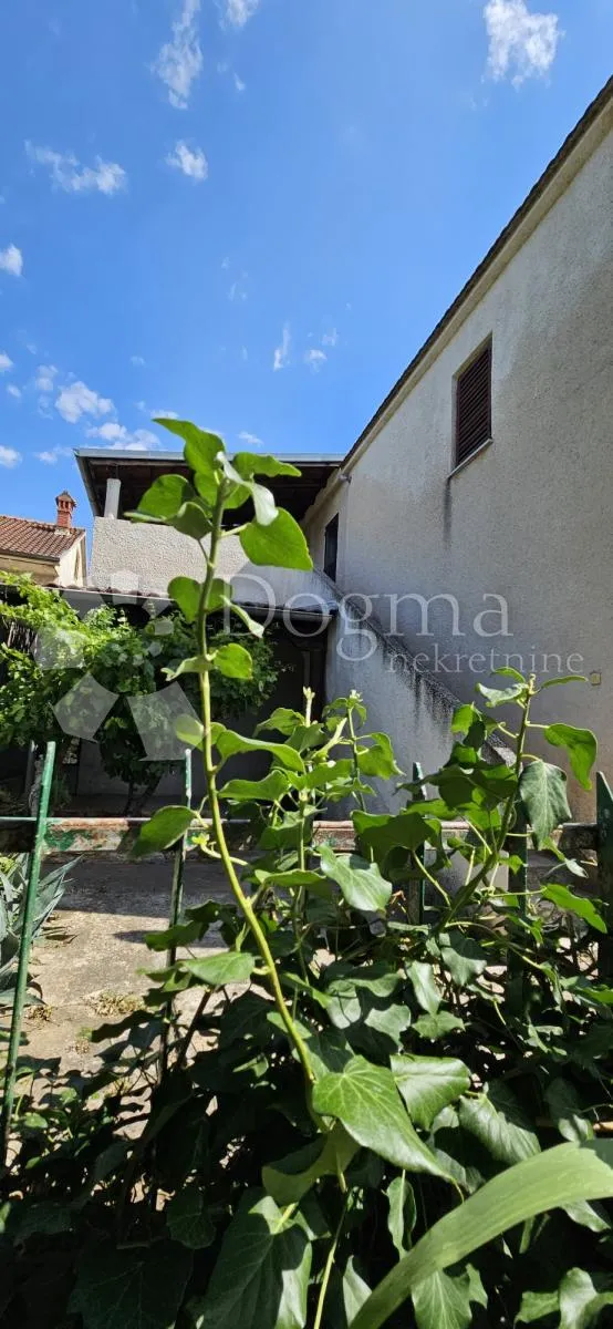 komforna mala kuća od 110m² - slika 44