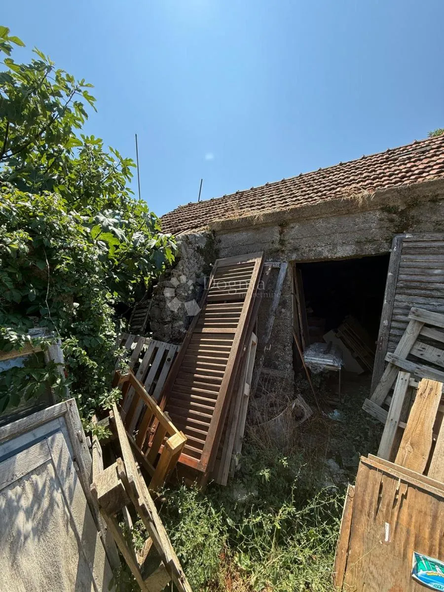 kamena kuća sa velikim dvorištem za potpunu adaptaciju - slika 4