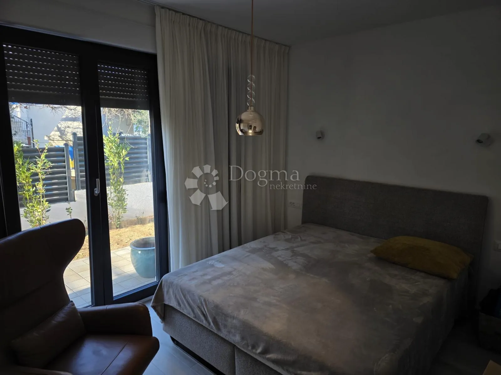 rogoznica-predivan stan 80m od mora - slika 11
