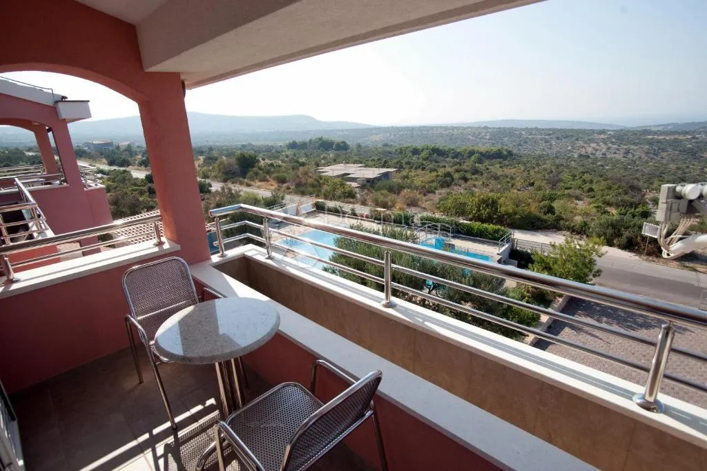 prodaje se – vila s neprocjenjivim pogledom na more, otoke i primošten - slika 25