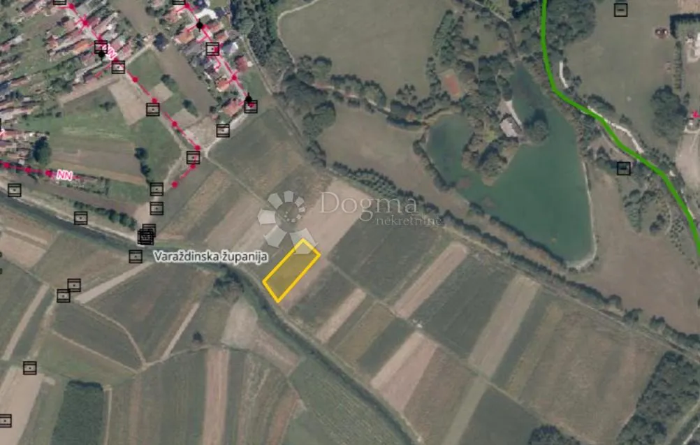 prekrasno zemljište uz šetnicu rijeke plitvice - slika 1