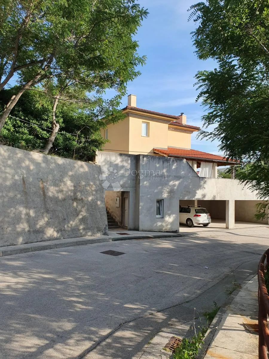 kuća na pagu s velikim dvorištem - 310m2 - slika 5