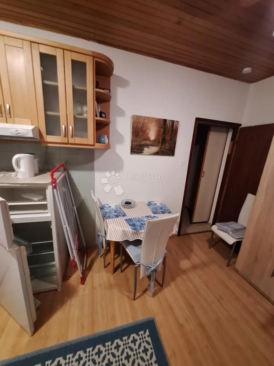 vodice, predivna kuća s tri stambene jedinice - slika 26