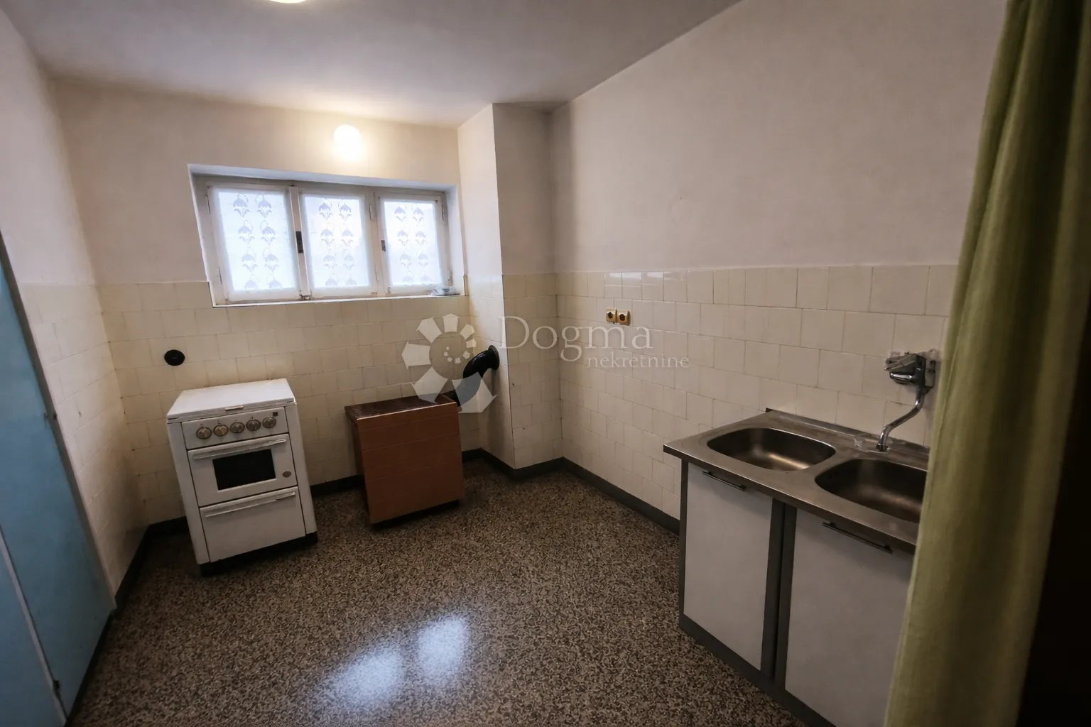 rovinj | odlična lokacija - 2 spavaće sobe, lođa - slika 8