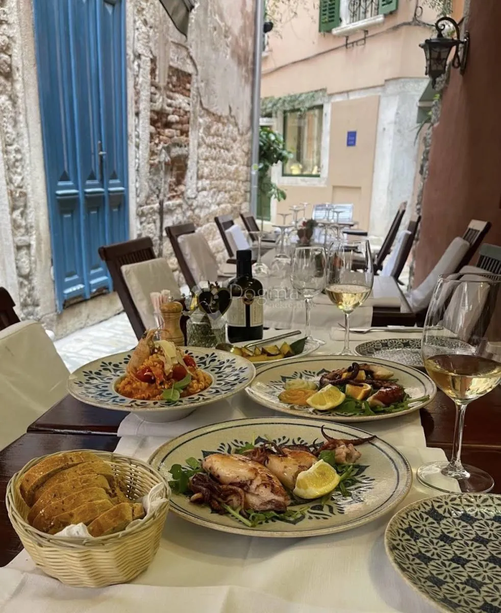 ekskluzivna prodaja – poznati restoran u starom gradu rovinja - slika 3