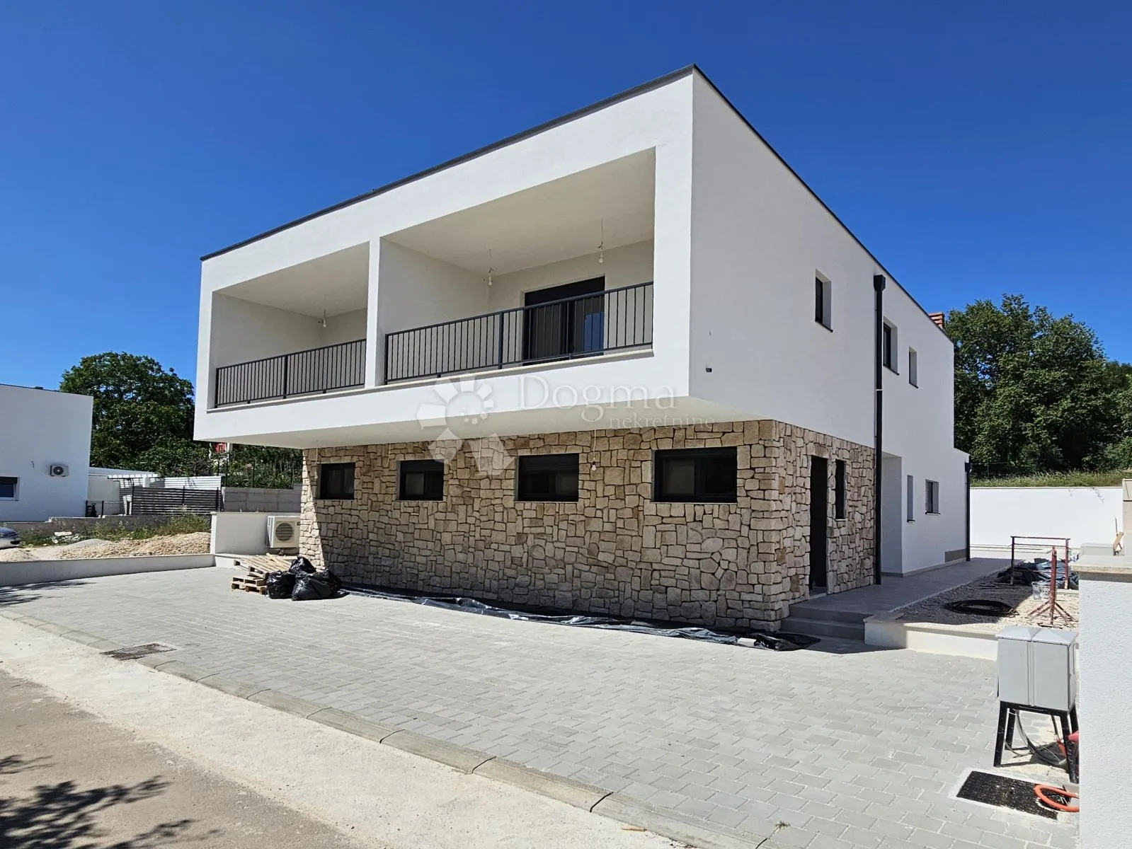 atraktivna kuća s bazenom i 3 spavaće sobe, okolica umaga - slika 5