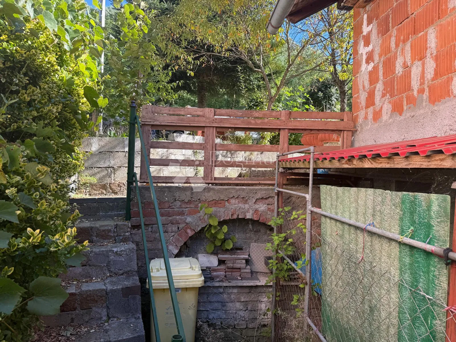 vikendica s potencijalom u zelenoj oazi - slika 15