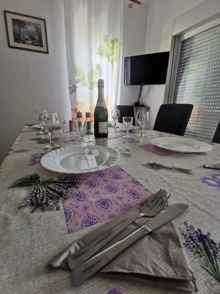kuća na viru s bazenom i apartmanima - 698m2 - slika 13