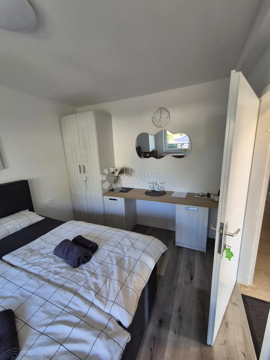 višestanbena kuća s 11 apartmana - slika 35