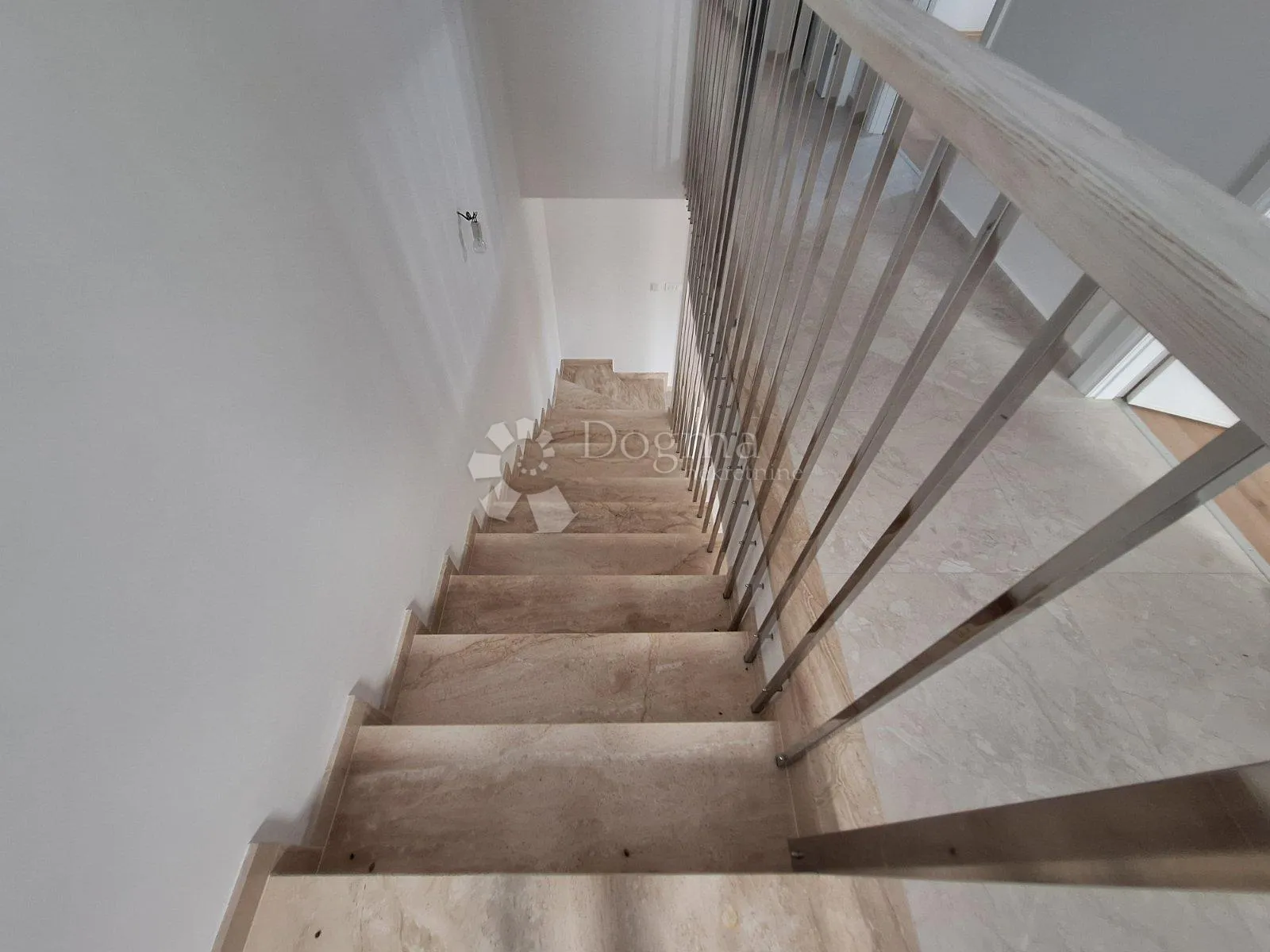 novogradnja sa 2 apartmana i pogledom na more - slika 13