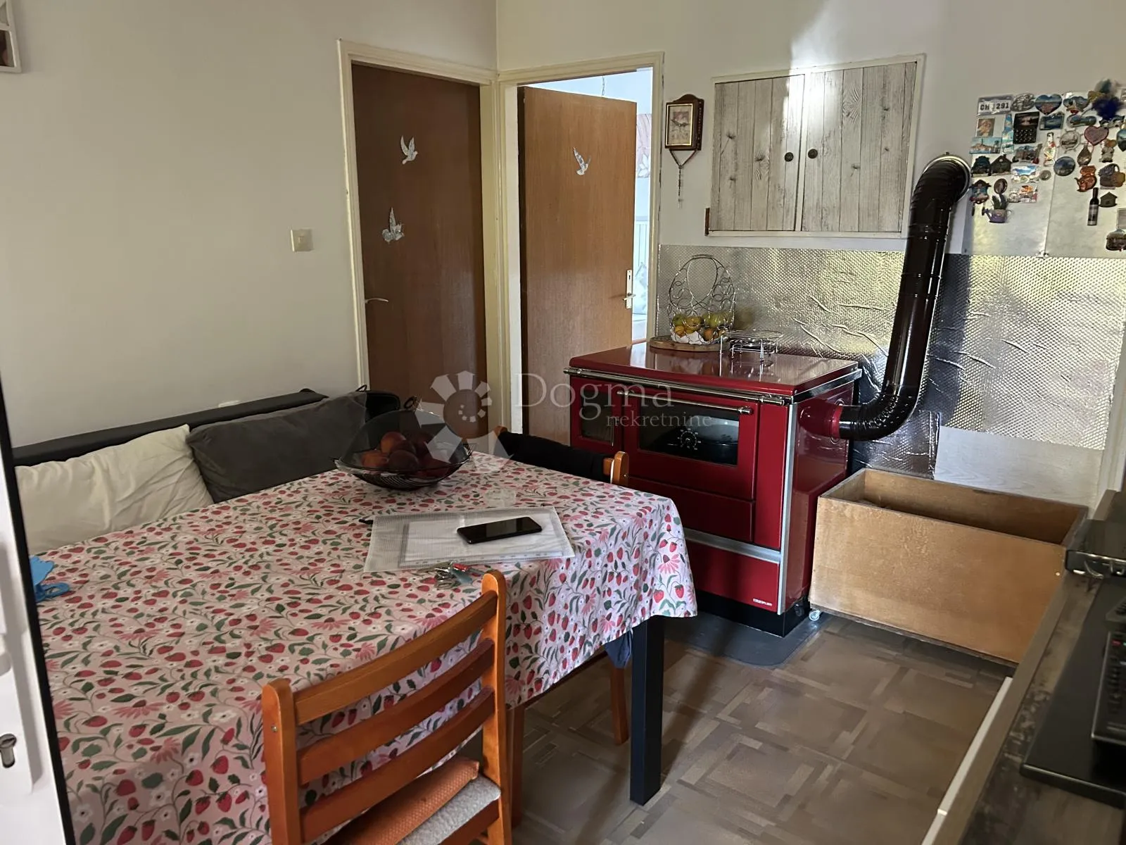 marinići kuća sa tri stana i garaža - slika 15