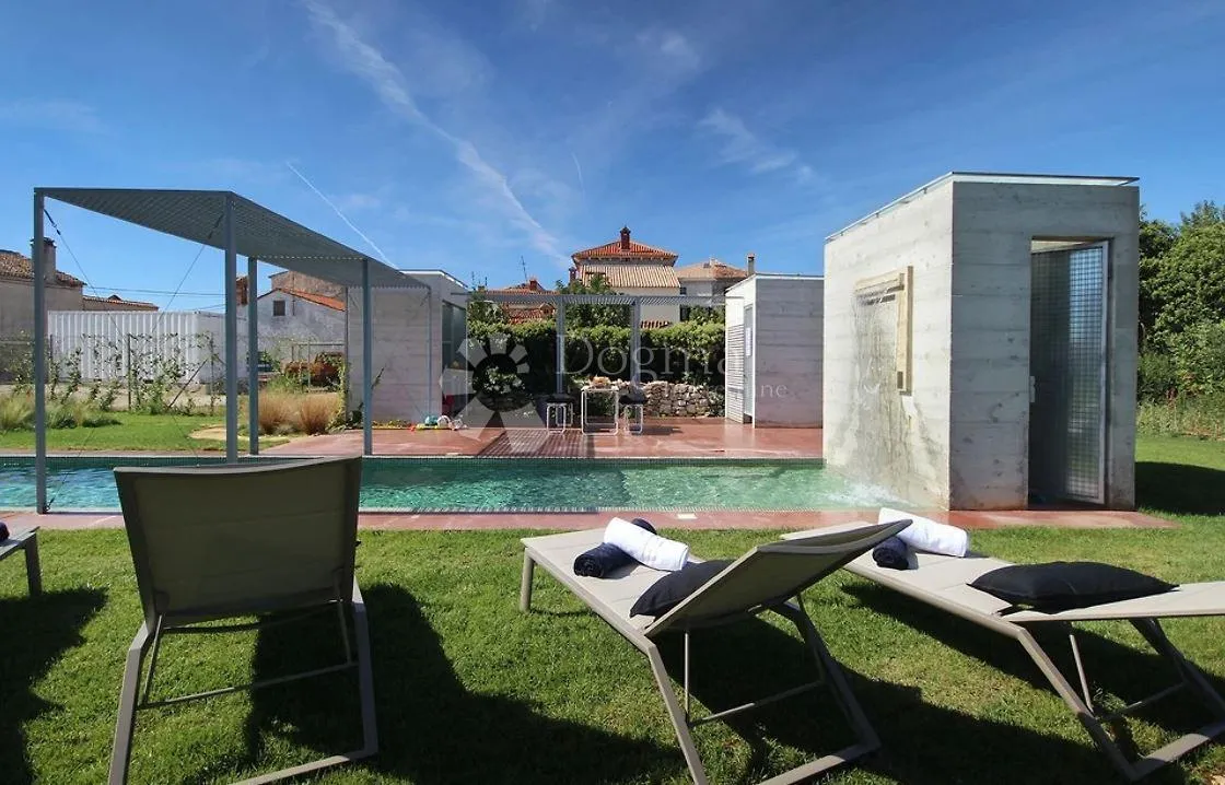 villa i dependanca sa bazenom i okućnicom - slika 21