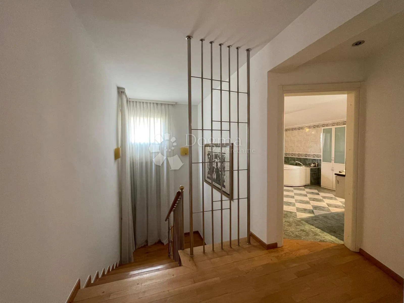 vila šestine - slika 15