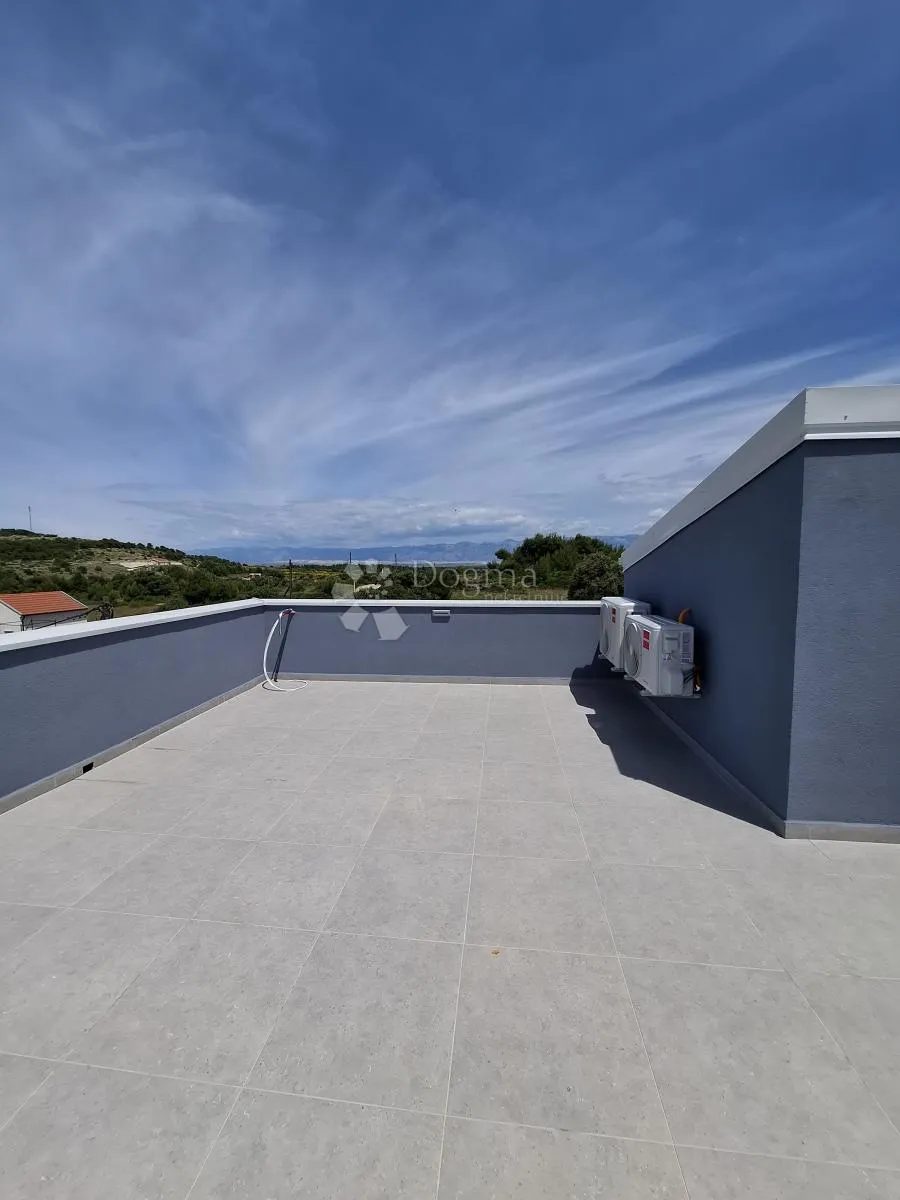 vila sa bazenom na viru - slika 17