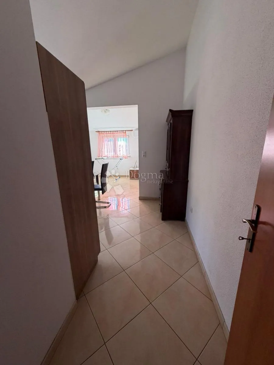 moderan dvosoban stan s loggiom i balkonom s pogledom na more - okrug gornji - slika 9