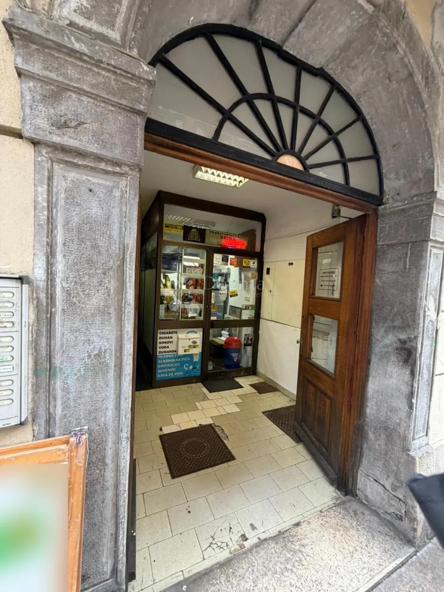poslovni prostor 10 m² na korzu - slika 1
