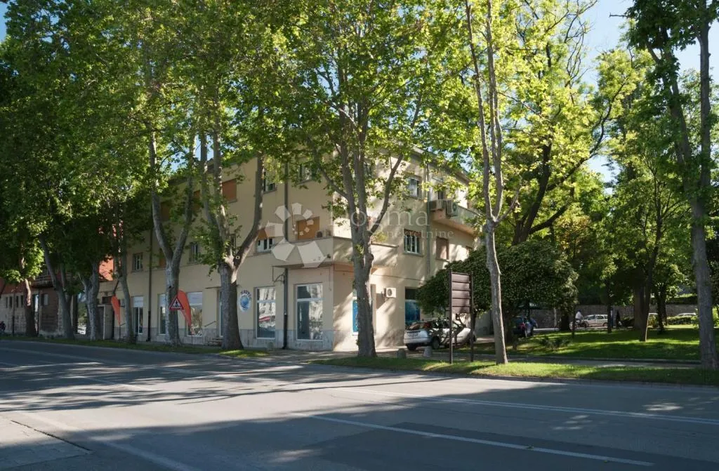 zadar, poluotok, posebna zgrada - slika 1