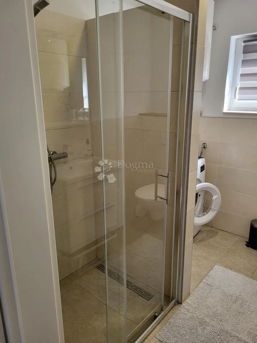adaptiran apartman blizu mora sa parkingom - slika 17