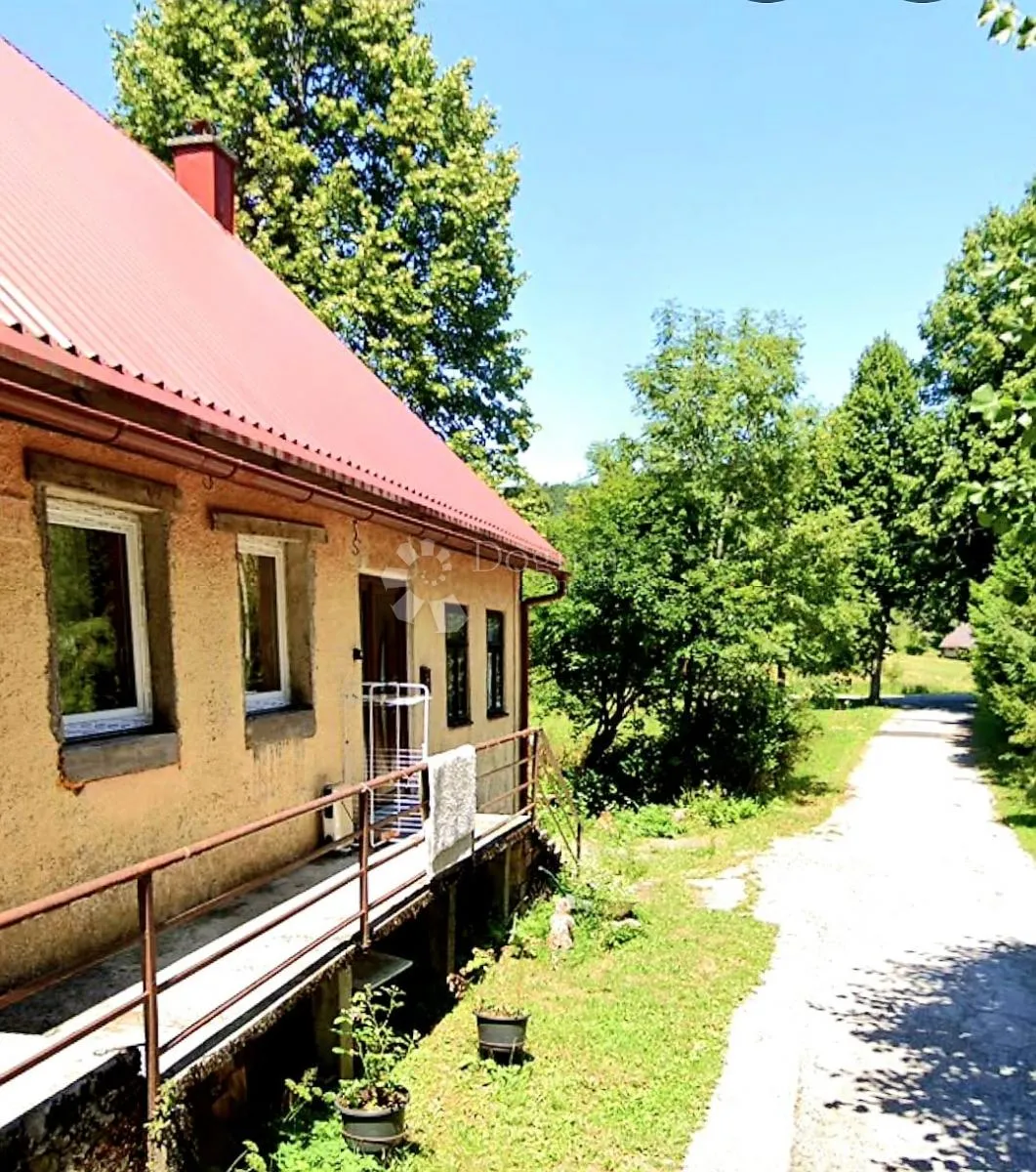 djelomičmo adaptirana kuća sa okućnicom 6000 m2 u fužinama - slika 3