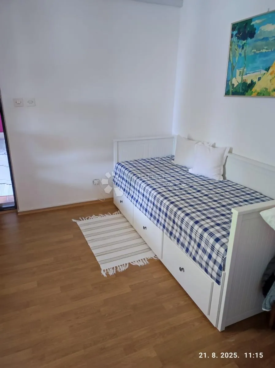 objekt sa tri zasebna apartmana, tražena lokacija kraj mora - slika 12