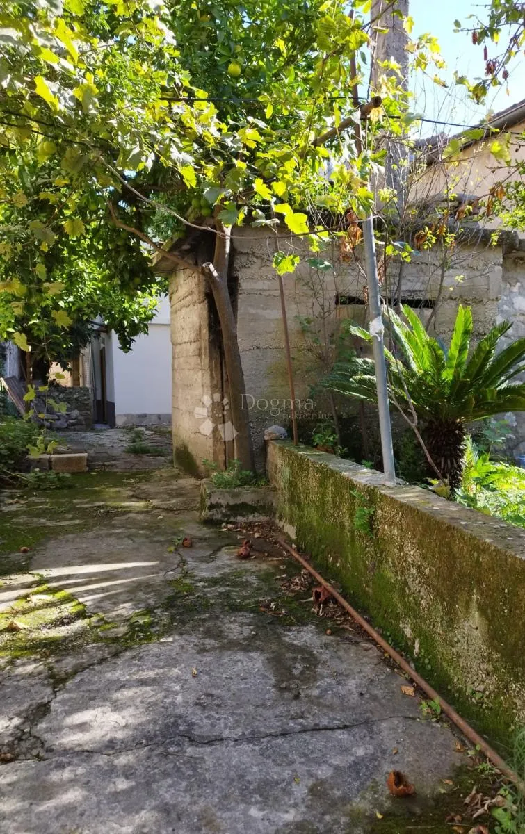 kamena kuća s velikim potencijalom samo 400 metara do mora - slika 6