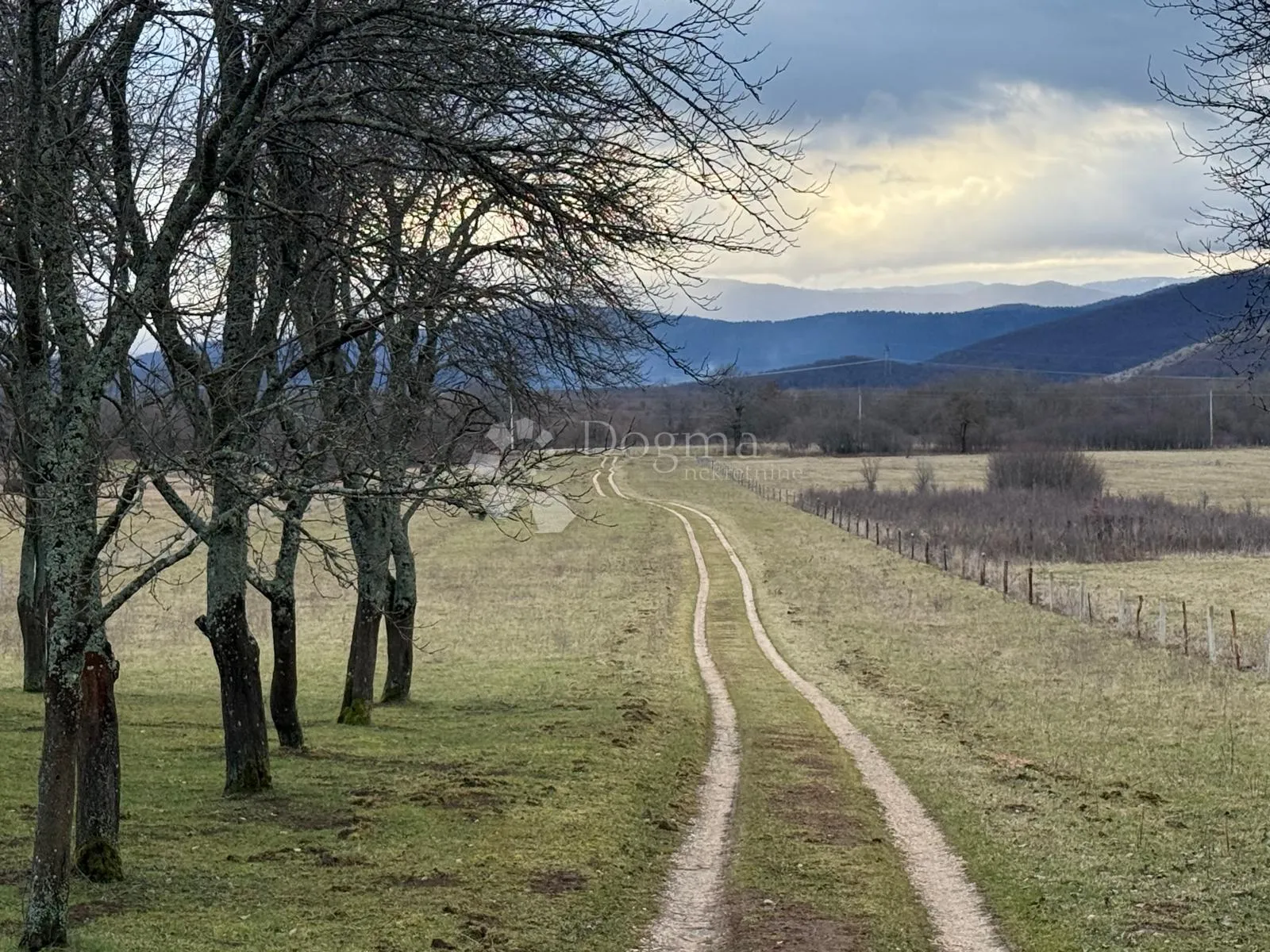 seosko imanje na osami s predivnim pogledom - slika 27