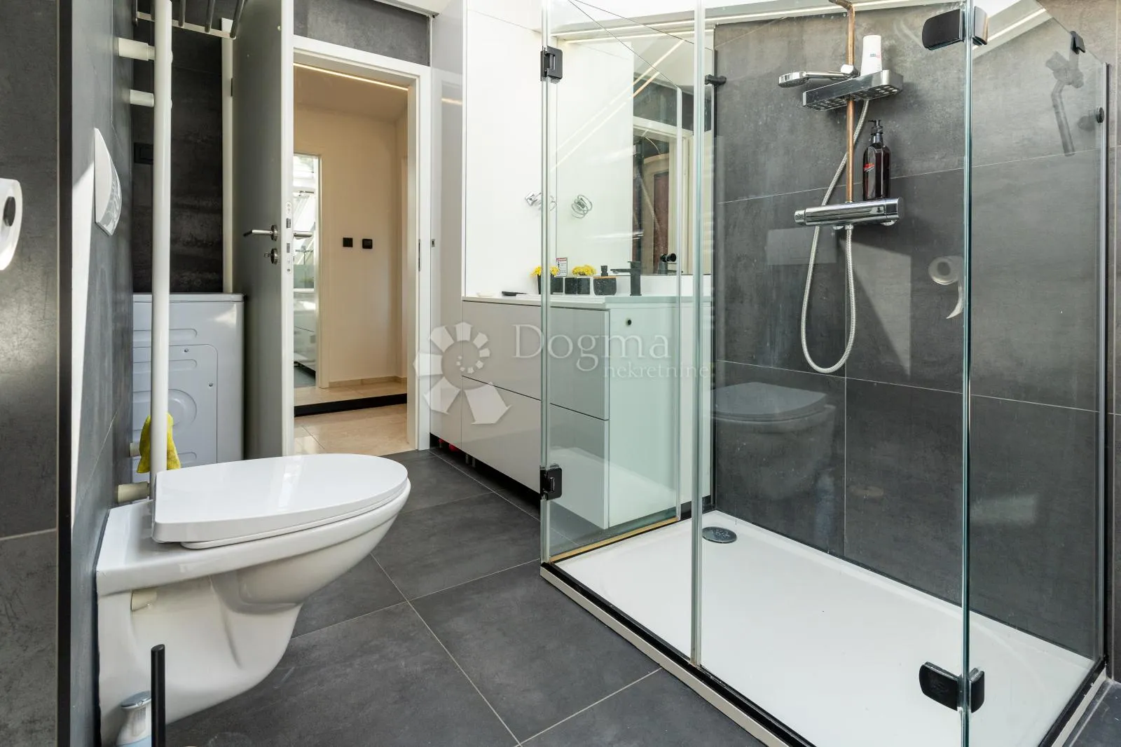 smart penthouse u centru samobora – terasa, garaža, lift, spa kupaonica - slika 10