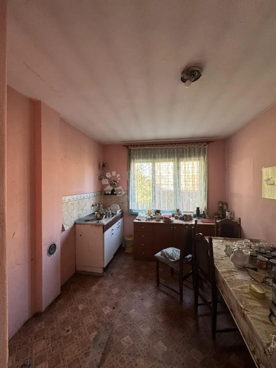 kuća za adaptaciju sa građevinskom parcelom - slika 5