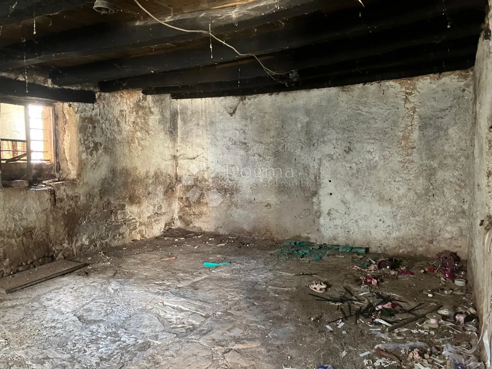 kamena kuća za renovaciju u pilatima - slika 15