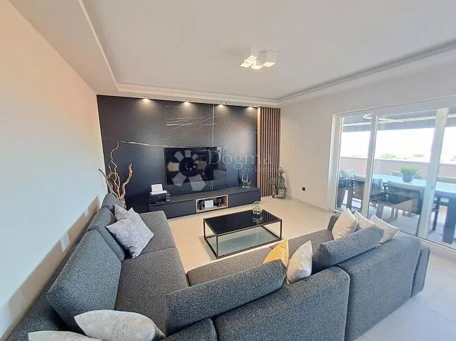 rijeka, hosti, panoramski pogled i 200 m² savršenog doma - slika 2