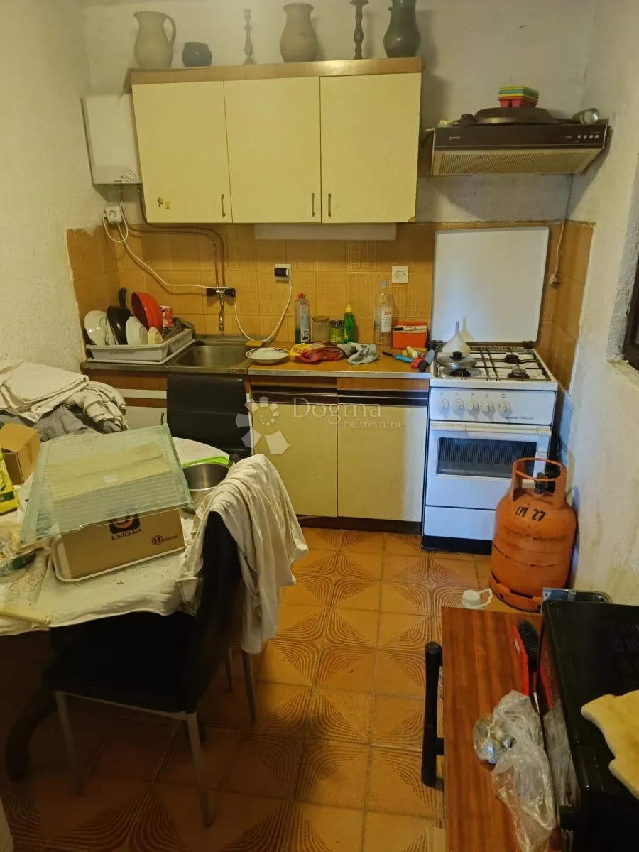 kuća u prirodi nedaleko javnog prijevoza - slika 8