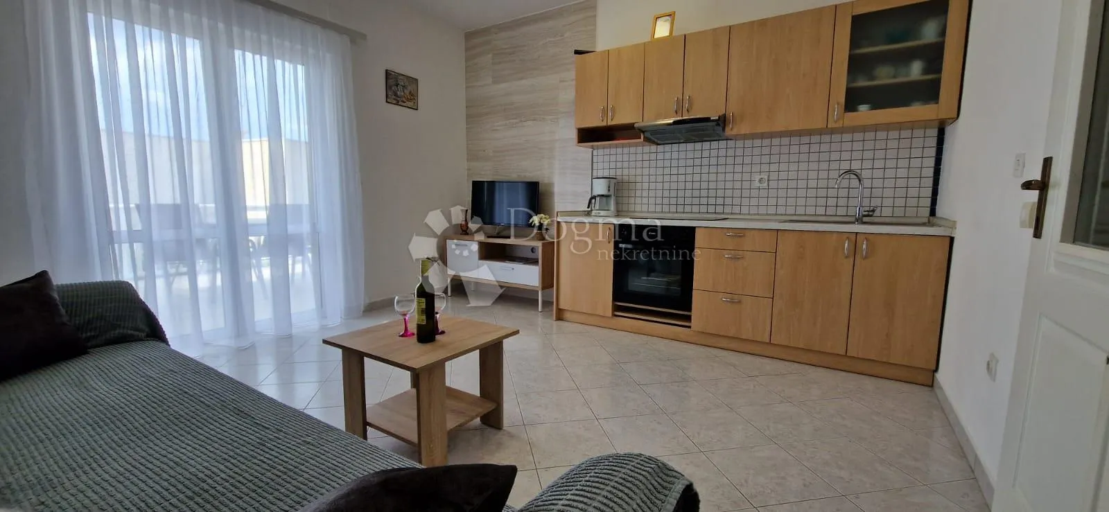 prodaje se – prostrana kuća s apartmanima, pogledom na more i uhodanim turističkim poslom (353 m²) – okrug gornji - slika 9