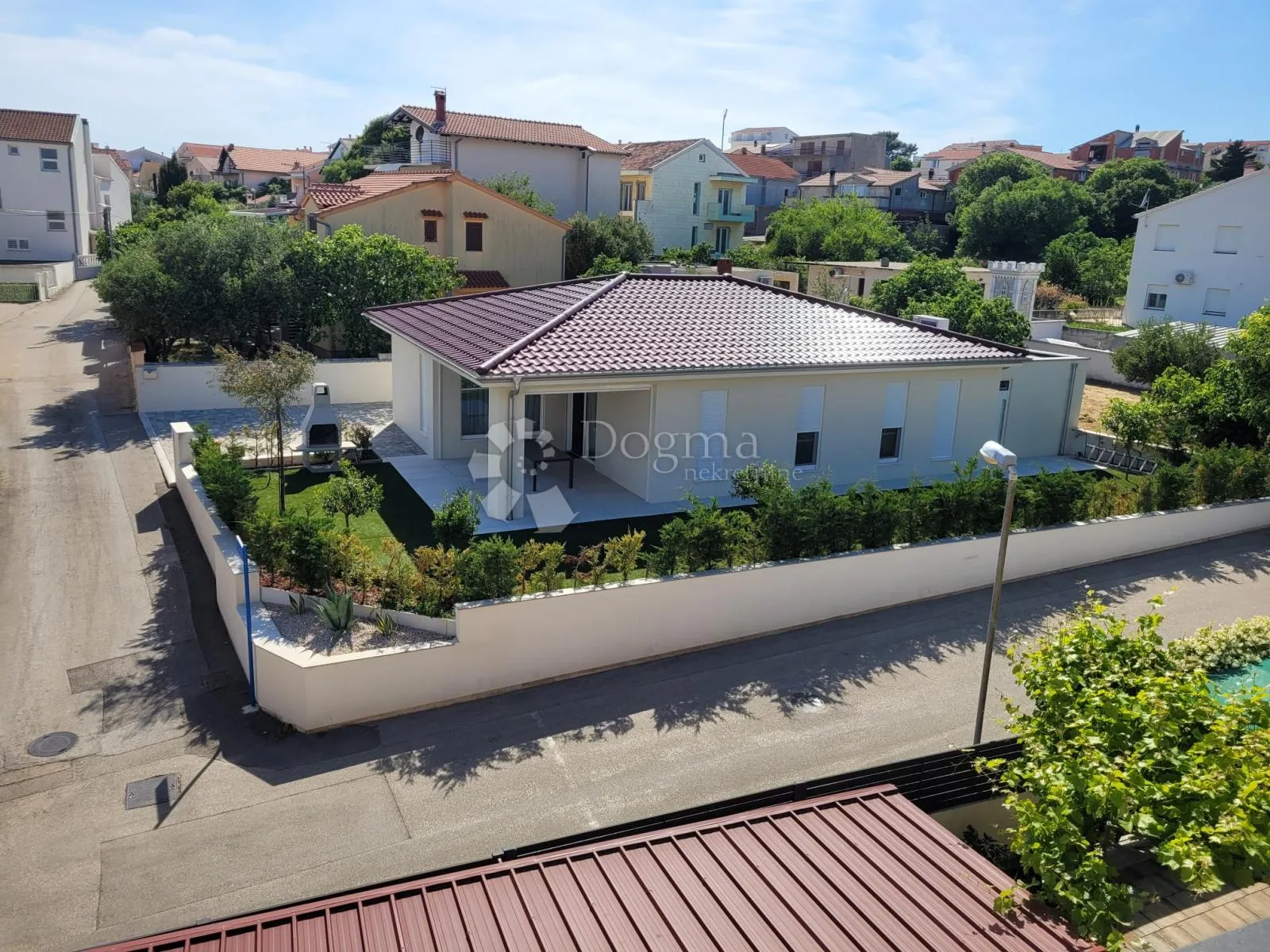 vodice - prekrasna novoizgrađena kuća s garažom i dvorištem - slika 4