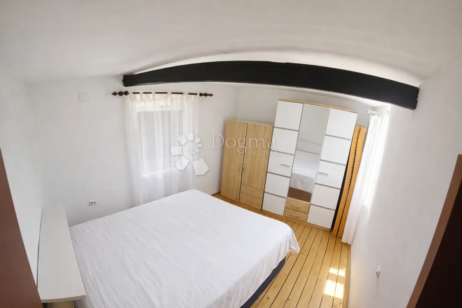 glavani – kuća p+1+potkrovlje + kamena kućica, useljivo, 181.000 € - slika 6