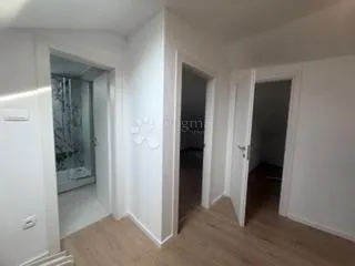 dvoetažni apartman sa ogromnom terasom - slika 11